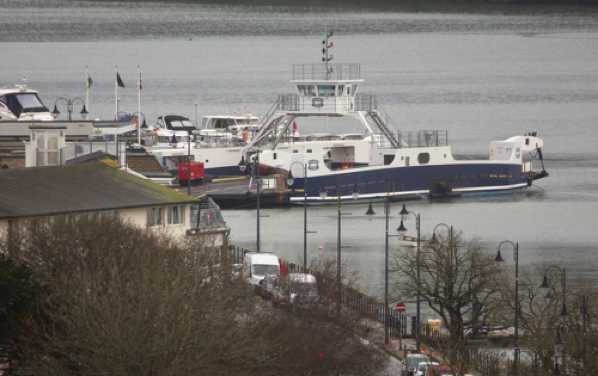 11 March 2020 - 08-12-06 
Rock-a-bye-Baby. Dartmouth's Higher Ferry arrives to settle in its cradle for well earn botty scrub. It's the annual maintenance week and in a few pix time you'll see how it settled down.
-------------- 
Dartmouth Higher Ferry maintenance